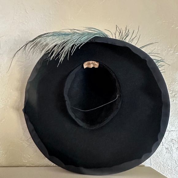 FASCINATING 1940s\' BLACK FELT WIDE BRIM HAT + LARGE AQUA OSTRICH FEATHER main image 4